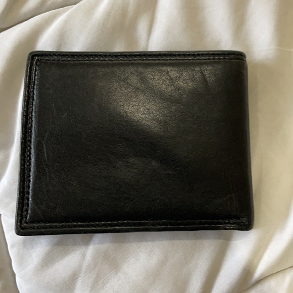 Used Guess Wallet - Picture 3 of 6
